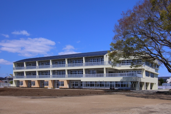 �v�����w�Z�Z�ɁE�����^������z