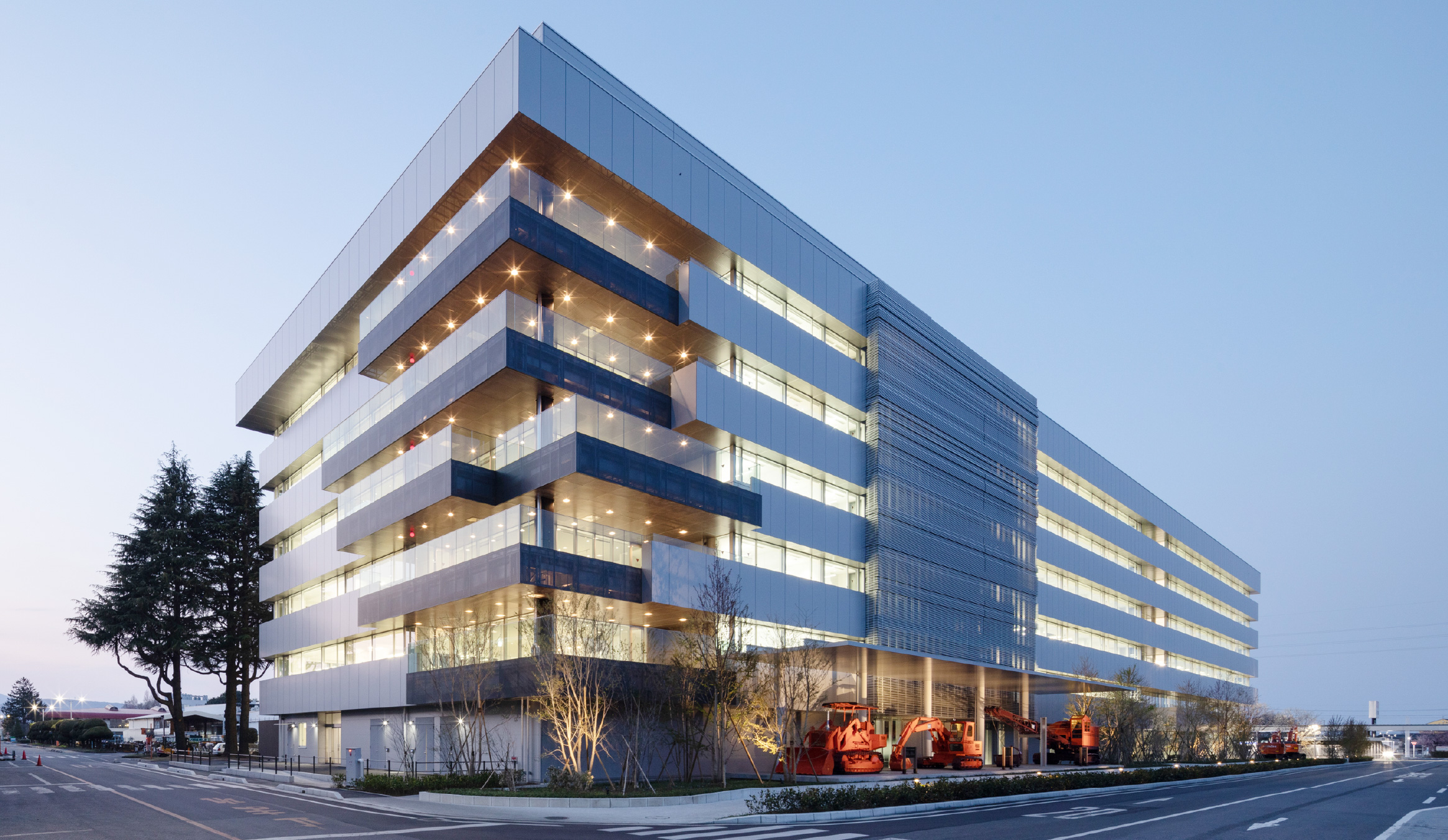 日立建機土浦工場 Orange Innovation Plaza