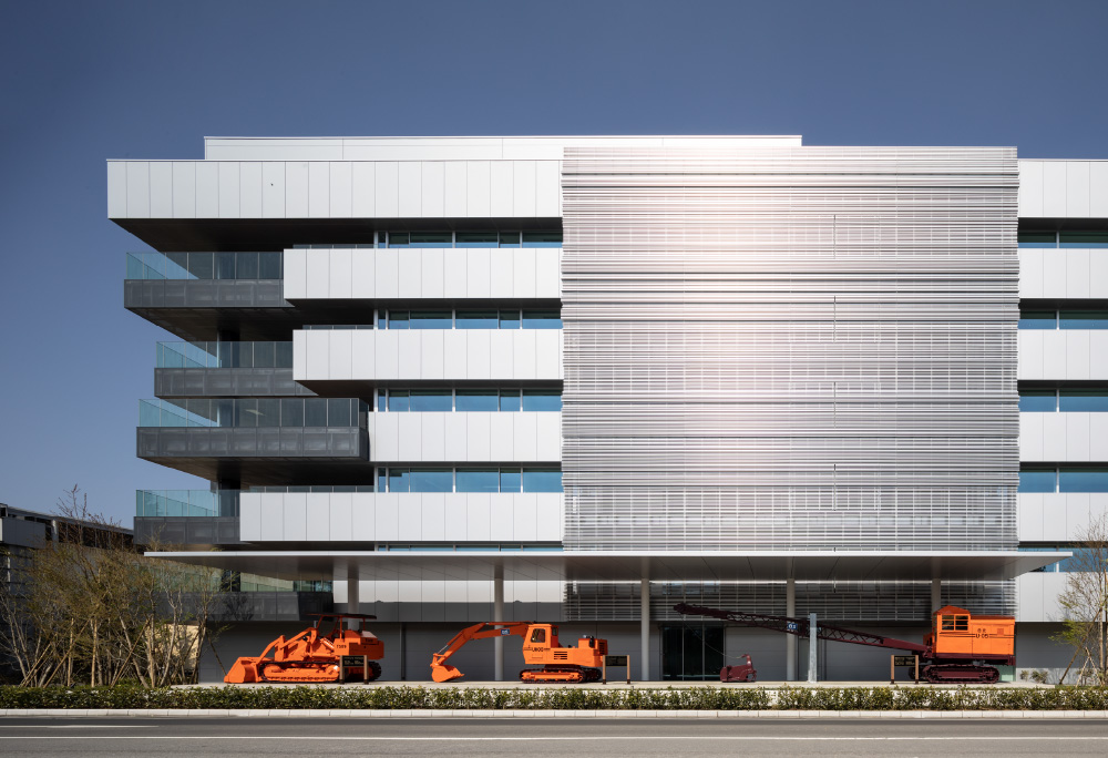 日立建機土浦工場 Orange Innovation Plaza外観