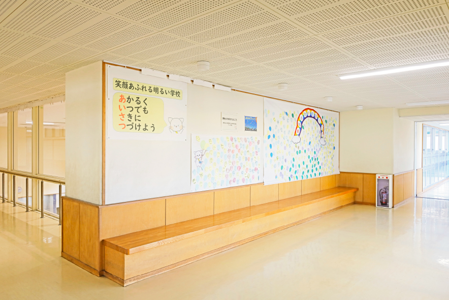 �ʐ^�A�����O�̃x���`�B�x�ݎ��ԂɂȂ�Ɛ��k���W�܂�R�~���j�P�[�V�����X�y�[�X�B